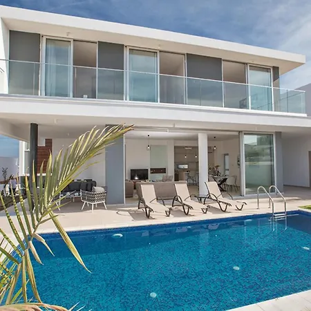 Willa The Ultimate 5 Star Holiday In With Private Pool And Close To The Beach 1556