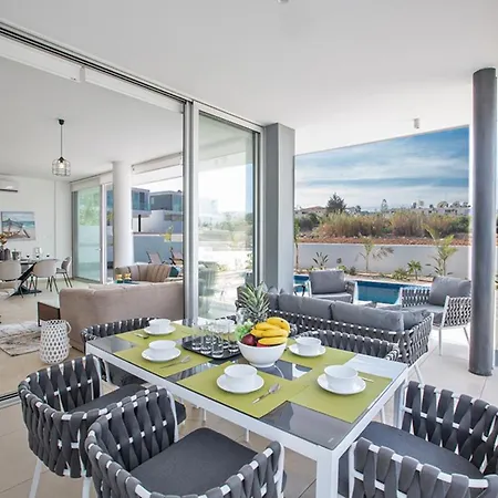 The Ultimate 5 Star Holiday In With Private Pool And Close To The Beach 1556 *