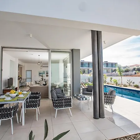 Villa The Ultimate 5 Star Holiday In With Private Pool And Close To The Beach 1556