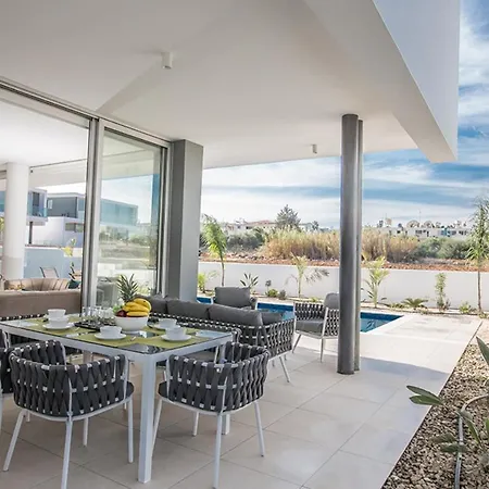 Villa The Ultimate 5 Star Holiday In With Private Pool And Close To The Beach 1556
