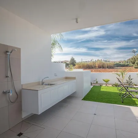 The Ultimate 5 Star Holiday In With Private Pool And Close To The Beach 1556 *